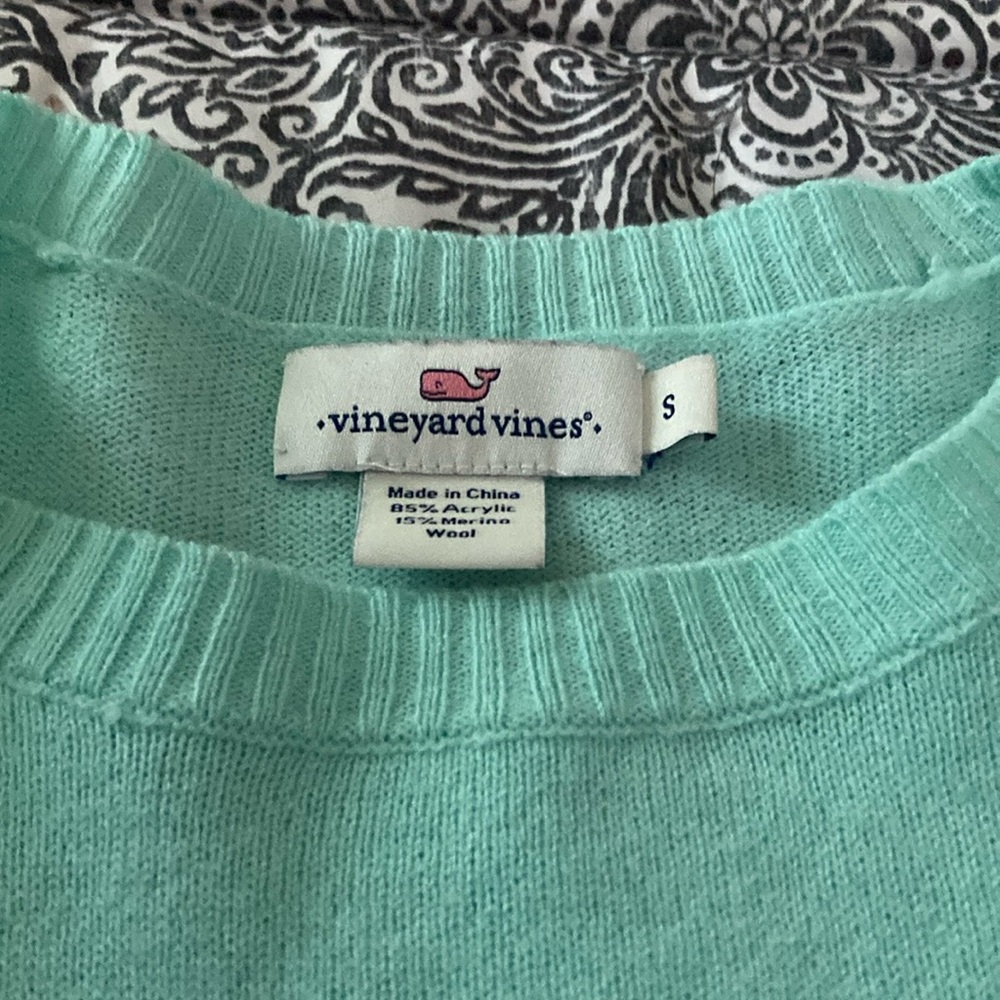 Vineyard vines sweater aqua ribbing on the sides